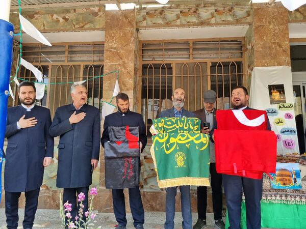 پرچم گردانی حرم مطهر امام رضا (ع) در دبیرستان دخترانه خدیجه کبری (س) ناحیه۴ اصفهان