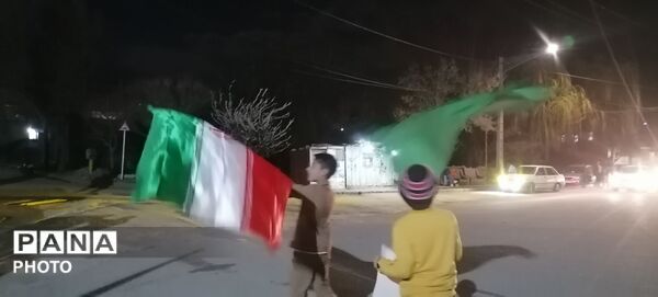 اجتماع مردمی و همخوانی سرود ملی در شهربار نیشابور