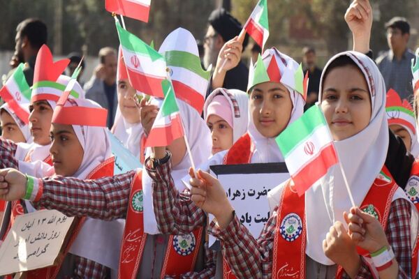 حضور پرشور دانش‌آموزان پاکدشتی در راهپیمایی روز ۱۳ آبان