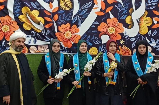 دانش‌آموزان پیشتاز با غبارروبی مزار شهدابا آرمان‌های والای شهدا تجدید پیمان کردند