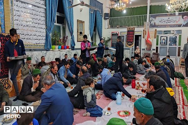 سفره های ساده افطاری در شهر بار نیشابور