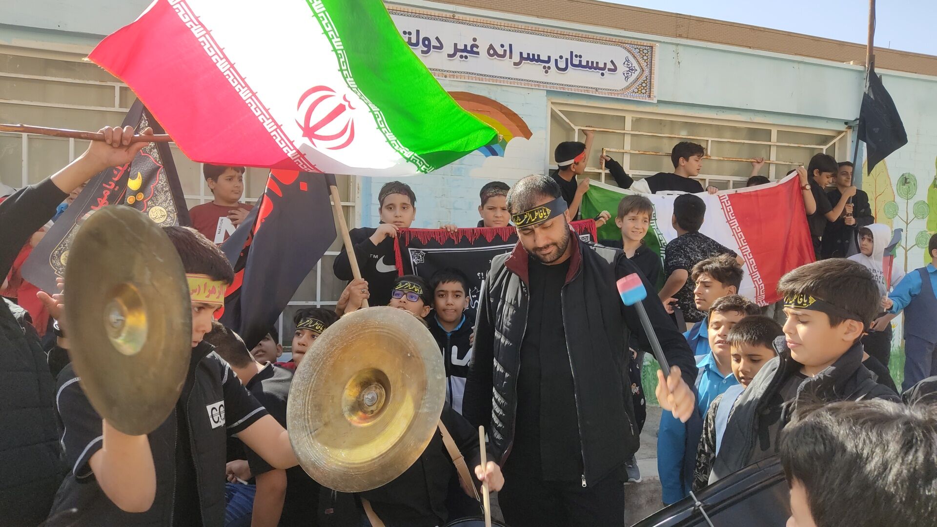 مراسم  گرامیداشت روز دانش آموز در مدارس سما کاشان 