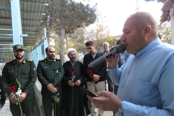احترام به مقام شهدا با حضور فرماندهان و بسیجیان در گلزار بی‌بی سکینه(س) شهرستان ملارد