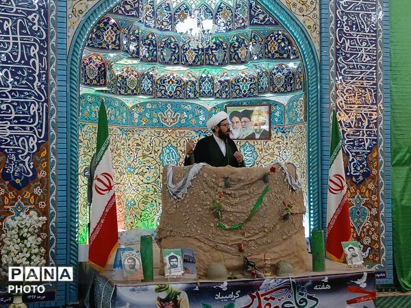 حضور مدیر آموزش و پرورش مه‌ولات در تریبون نماز جمعه