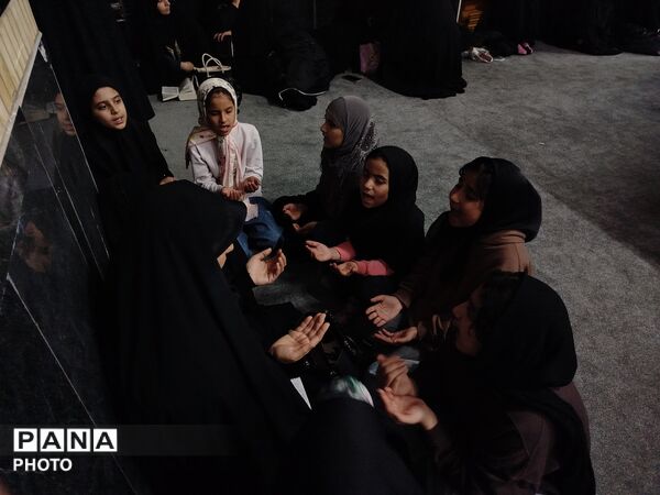 شبی که ماه دو نیم شد