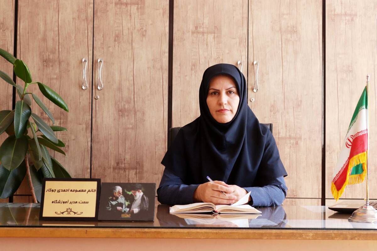  شغل معلمی رو انتخاب کردم، چون عاشق بچه ها بودم