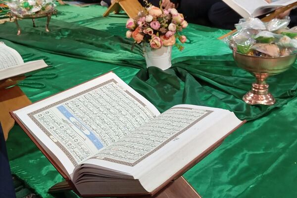 افتتاحیه محفل انس با قرآن‌کریم در دبیرستان جوادالائمه بهارستان‌دو