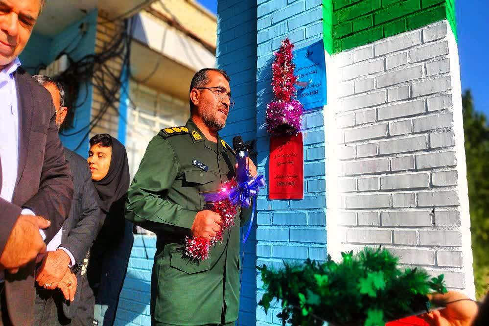 نواختن زنگ مدرسه عشق به‌مناسبت گرامیداشت هفته بسیج در شهرستان باشت