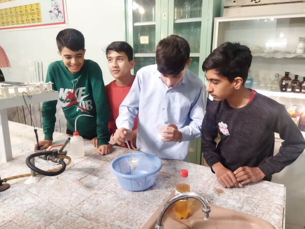 بازدید دانش‌آموزان دبیرستان نمونه دانش از پژوهشسرای رازی