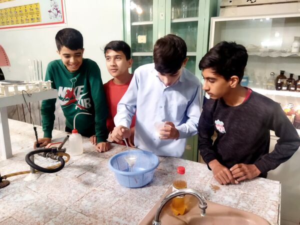 بازدید دانش‌آموزان دبیرستان نمونه دانش از پژوهشسرای رازی