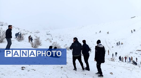  برف بازی مردم نیشابور در روستای برف ریز 