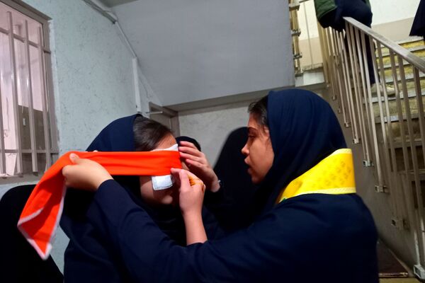 مانور زلزله در دبیرستانه دخترانه شاهد فیض ناحیه 3 شیراز