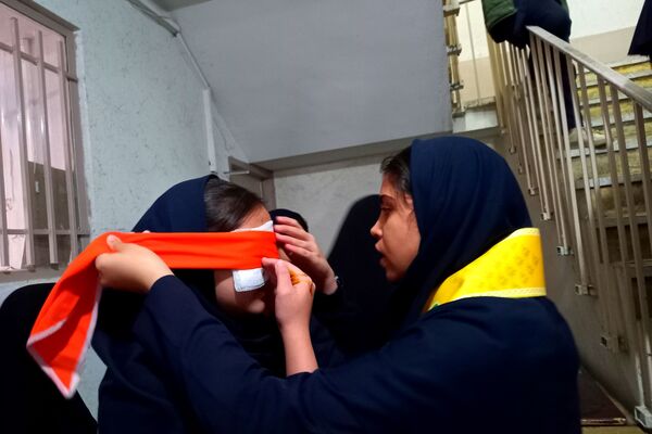 مانور زلزله در دبیرستانه دخترانه شاهد فیض ناحیه 3 شیراز