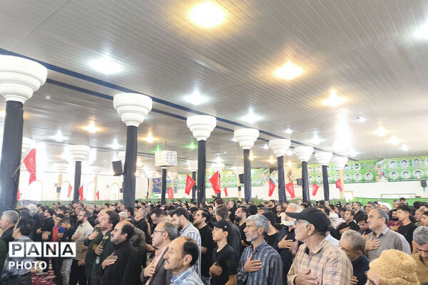 برگزاری مراسم فاتحه‌خوانی برای رهبر شهید در مصلی امام حسن مجتبی (ع)