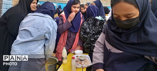 بازارچه در آموزشگاه موحدین  تبادکان مشهد