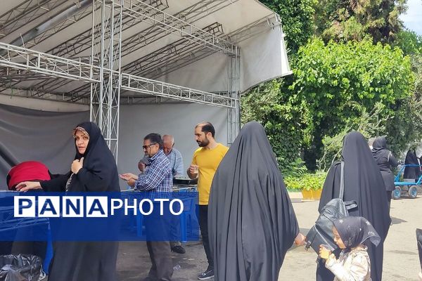 عطر رضوی در رباط کریم؛ نماز جمعه میزبان جشن میلاد امام رضا (ع)