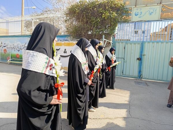 دبیرستان دخترانه شاهد قدسیان میزبان پیکر مطهر شهید گمنام