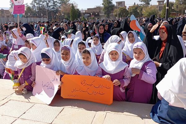 پیش دبستانی‌ها در زرقان تمرین استکبار ستیزی کردند 