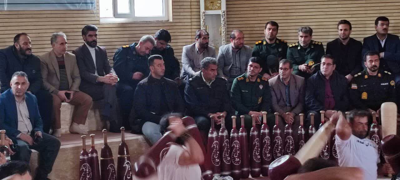 نواختن زنگ زورخانه ای و پهلوانی در شهرستان سلسله 