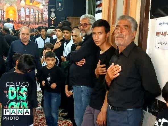 هم‌نوایی نسل‌ها در دسته‌های عزاداری امام حسین(ع) 