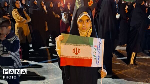 راهپیمایی باشکوه شبانه مردم کوهنانی در حمایت از انقلاب و خون‌خواهی امام خامنه‌ای