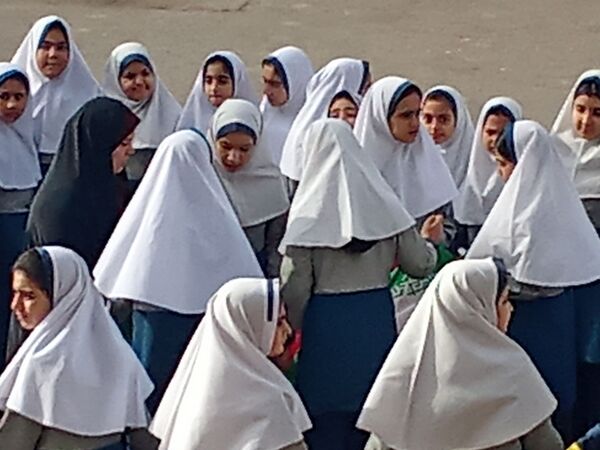 استقبال مدرسه حجاب از ۲۲بهمن 