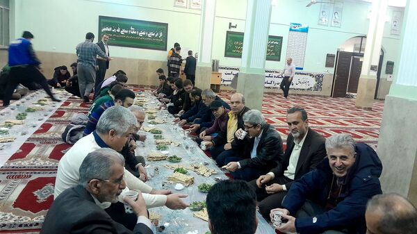 مراسم افطاری در دبیرستان دهخدا ناحیه یک کرج 