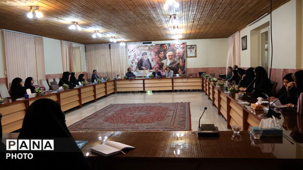 نشست کارشناسان فرهنگی مناطق ۱۹ گانه تهران در اردوگاه ابوذر
