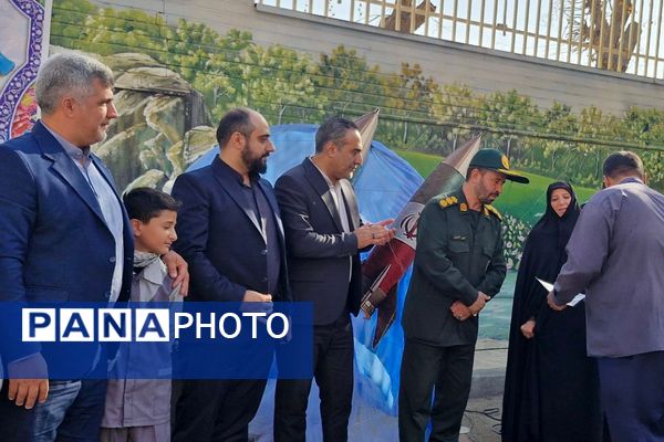 رزمایش کمک مومنانه و تهیه لوازم التحریر برای دانش‌آموزان و خانواده‌های بی بضاعت در ناحیه 2 شهرری 