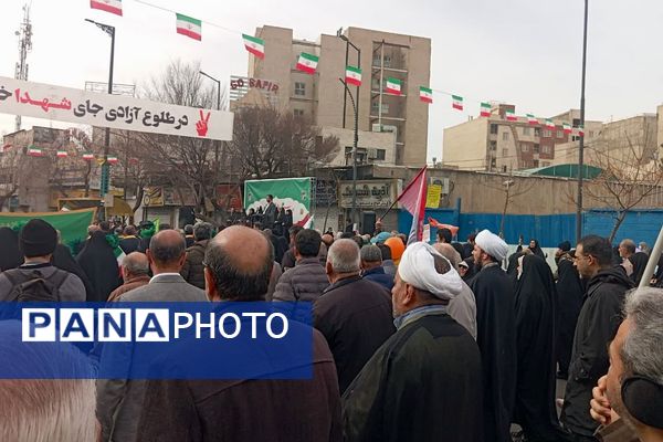 حضور اقشار مختلف مردم شهرری در راهپیمایی ۲۲ بهمن