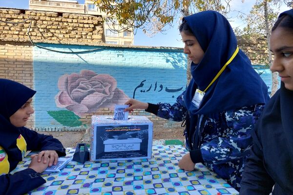 بیست و هفتمین دوره انتخابات شورای دانش‌آموزی در دبیرستان هوشنگی