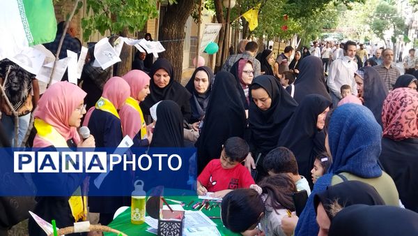 جشن وحدت و ولایت با حضور پرشور دانش‌آموزان اسکو