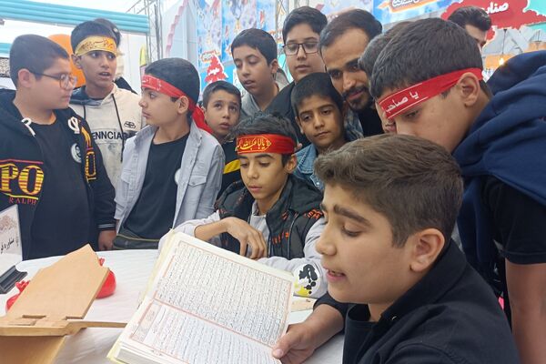 بازدید دانش‌آموزان بسیجی از نمایشگاه بزرگ قله افتخار 