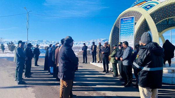 غبارروبی گلزار شهدای گمنام شهرستان باخرز