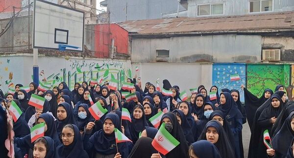 آغاز جشن‌های دهه فجر در مدارس؛ زنگ انقلاب امسال با ایران‌مون نواخته شد