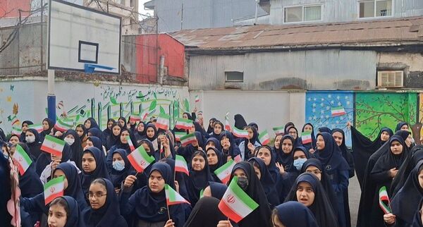 آغاز جشن‌های دهه فجر در مدارس؛ زنگ انقلاب امسال با ایران‌مون نواخته شد