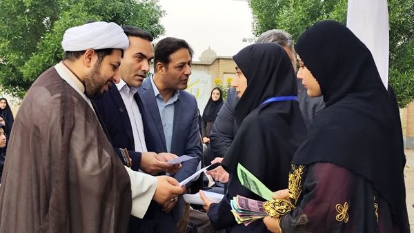 نواختن زنگ هفته کتاب و کتابخوانی در کارون