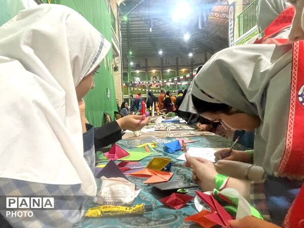 جلوه‌‌ای دیدنی از شور دانش‌‌آموزان در برنامه سالروز تاسیس سازمان دانش آموزی در یزد