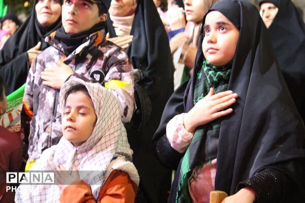 خیابان‌ها بیدارند، ملت در کنار وطن