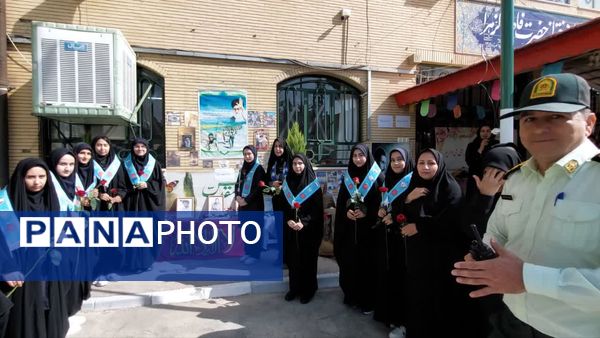 آیین گرامیداشت هفته دفاع مقدس در دبیرستان حضرت زهرا ناحیه ۶