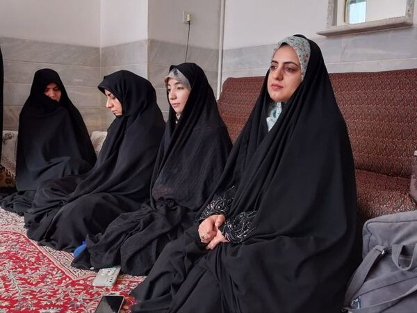 دیدار با خانواده شهدا زمینه‌‌ساز عزتمندی و افتخار