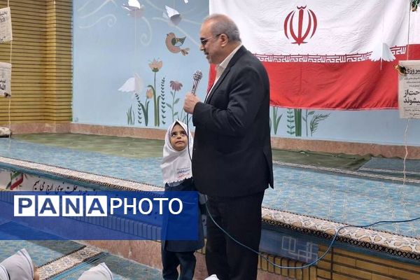 هنرنمایی دانش‌آموزان ناحیه دو شهرری در جشن انقلاب 