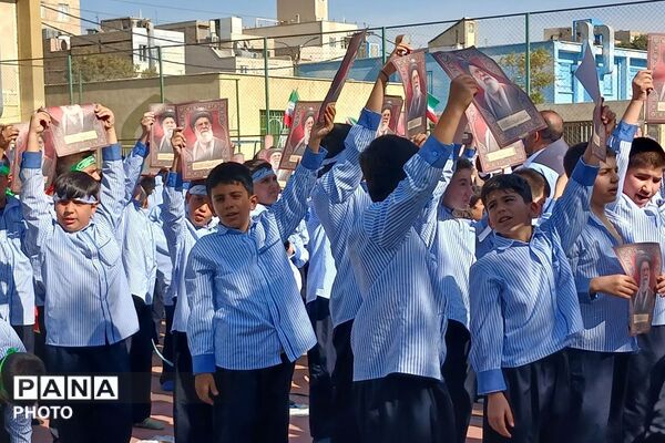 برپایی نمازجماعت در دبستان پسرانه میثاق باقرشهر 