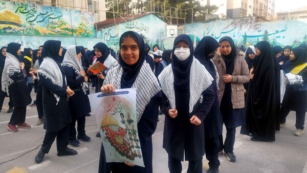 زنگ انقلاب در دبیرستان شاهد تکتم نواخته شد