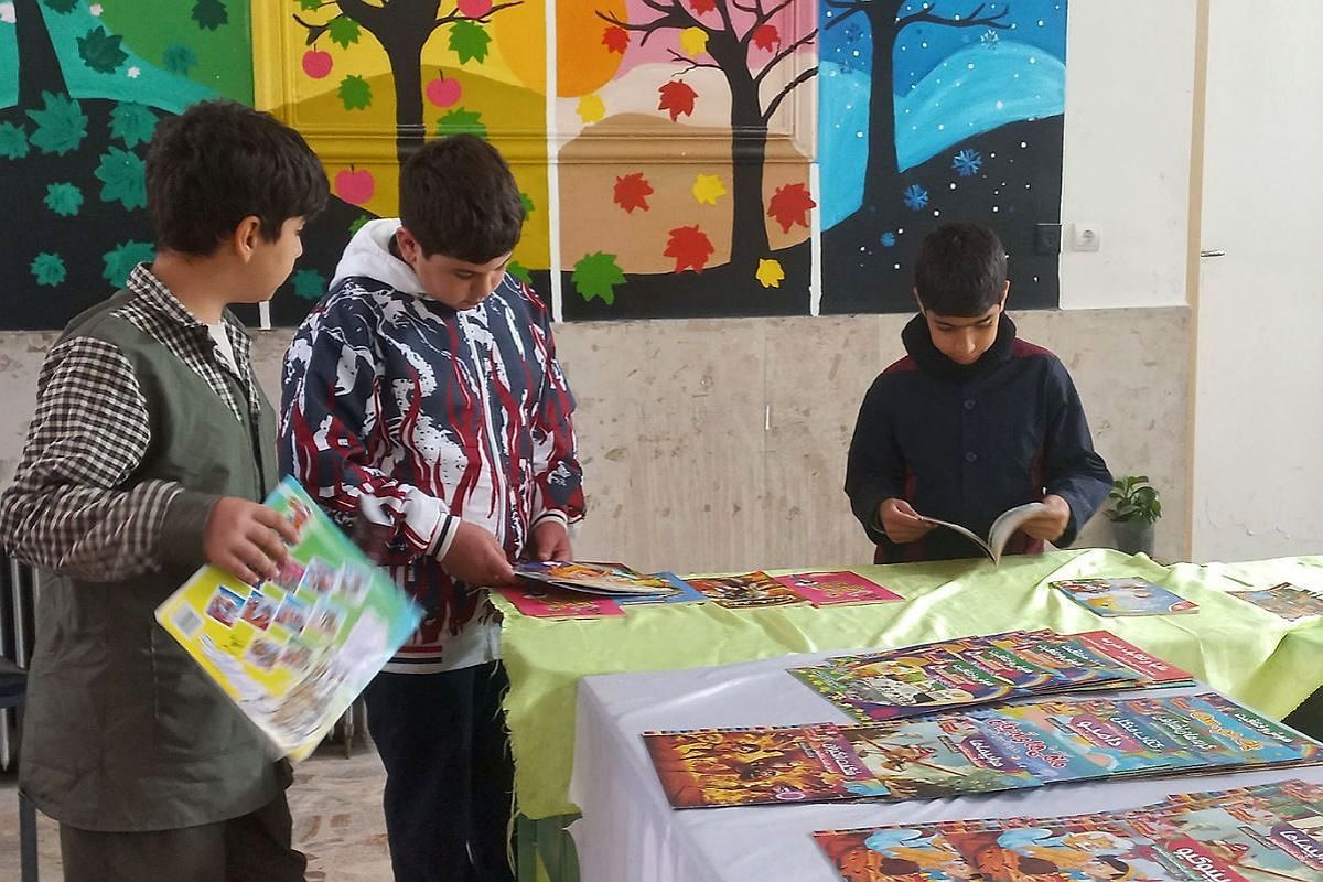 انس باکتاب و کتاب‌خوانی مدرسه باقرالعلوم شهرستان فیروزکوه