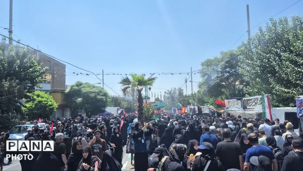 پیاده‌روی جاماندگان اربعین؛ جلوه‌ای از ارادت مردم به حضرت اباعبدالله‌الحسین (ع)