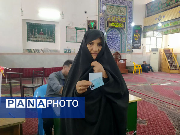 حضور کودکان به همراه والدین در شعبه‌های اخذ رأی