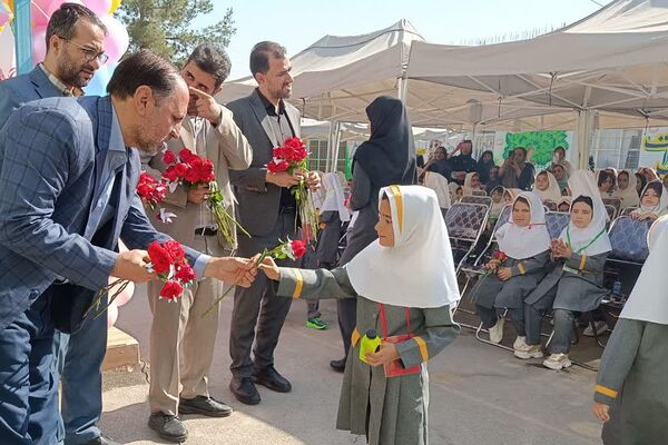  جشن شکوفه‌ها در قرچک