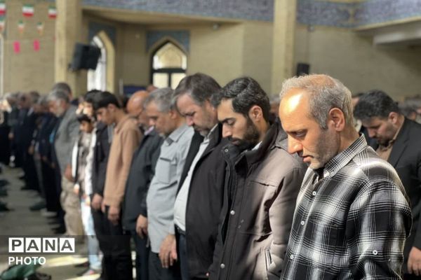 حضور فرهنگیان مردم روزه دار و متدین در نمازجمعه شهرستان ملارد