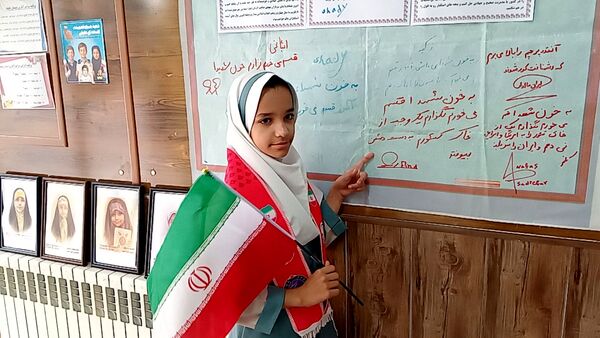 طلوع آگاهی در دل های کوچک؛ جشن روز دانش آموز در دبستان لطیفه